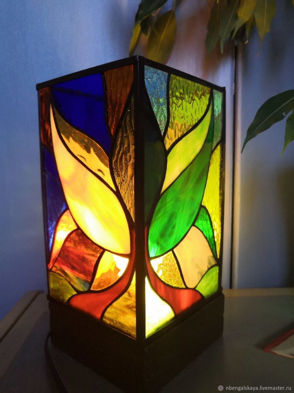 Нимфея витражная лампа Тиффани