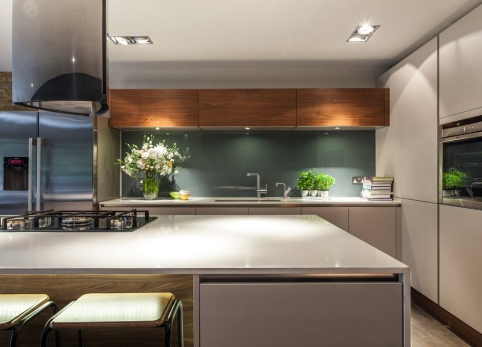 Кухня с низким потолком