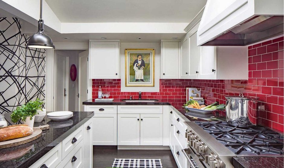 Фартук для белой кухни из плитки