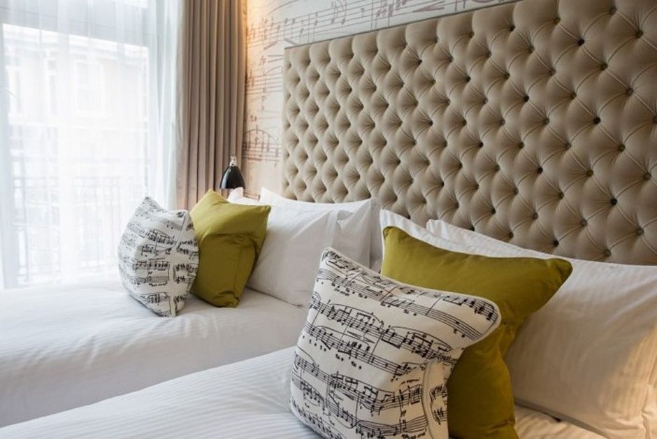 Мягкое изголовье на стену