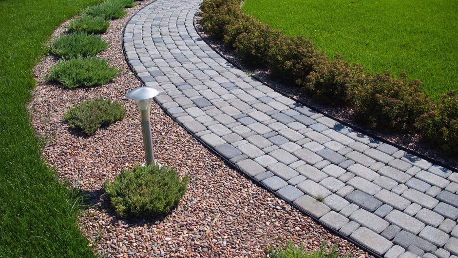 Плиточное мощение садовой дорожки