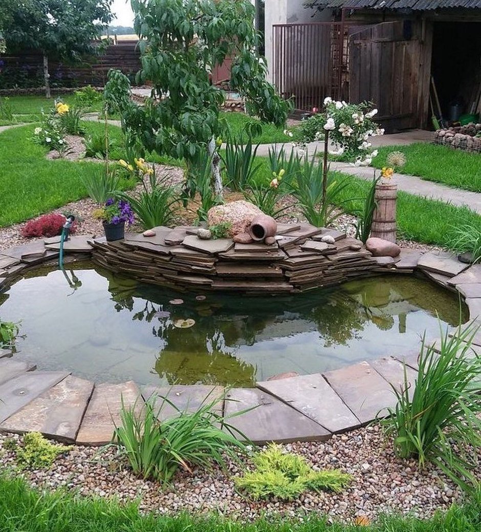 Декоративный пруд на даче