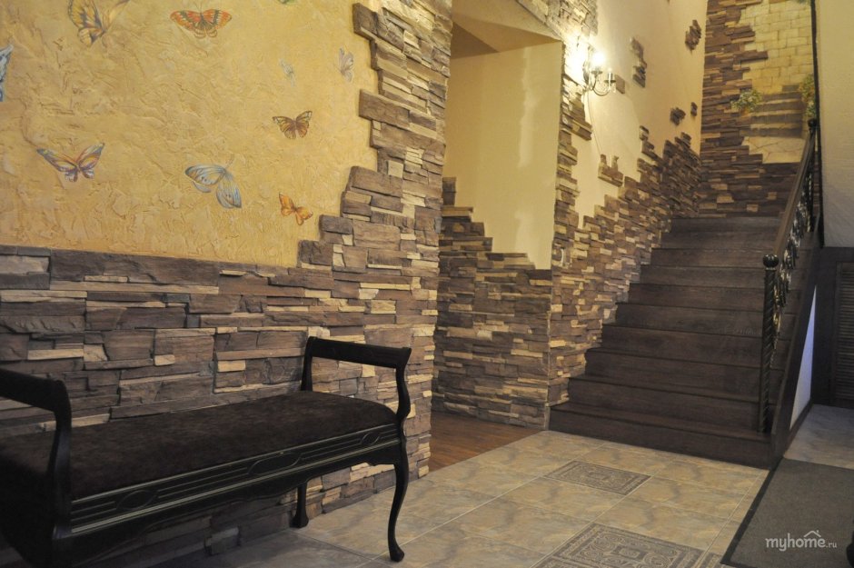 Отделка прихожей декоративным камнем