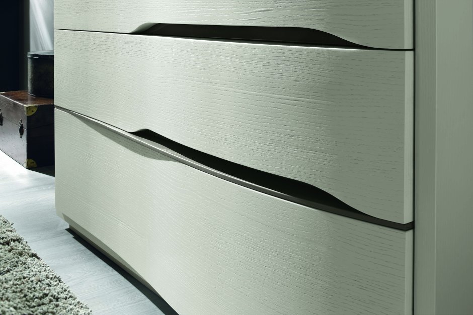 Комод с ручкой профилем