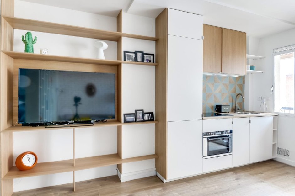 Кухня переходящая в гостиную