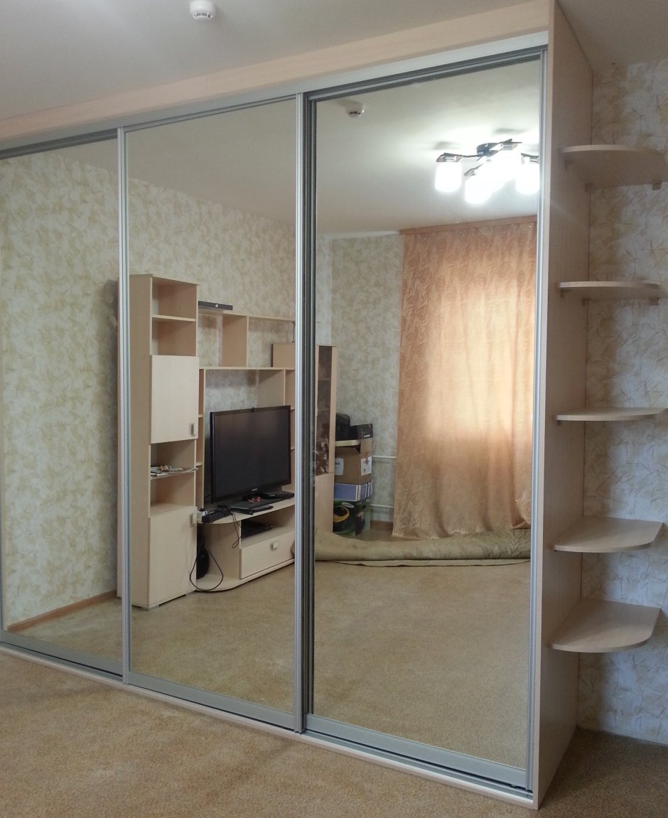 Треугольный шкаф купе в прихожую