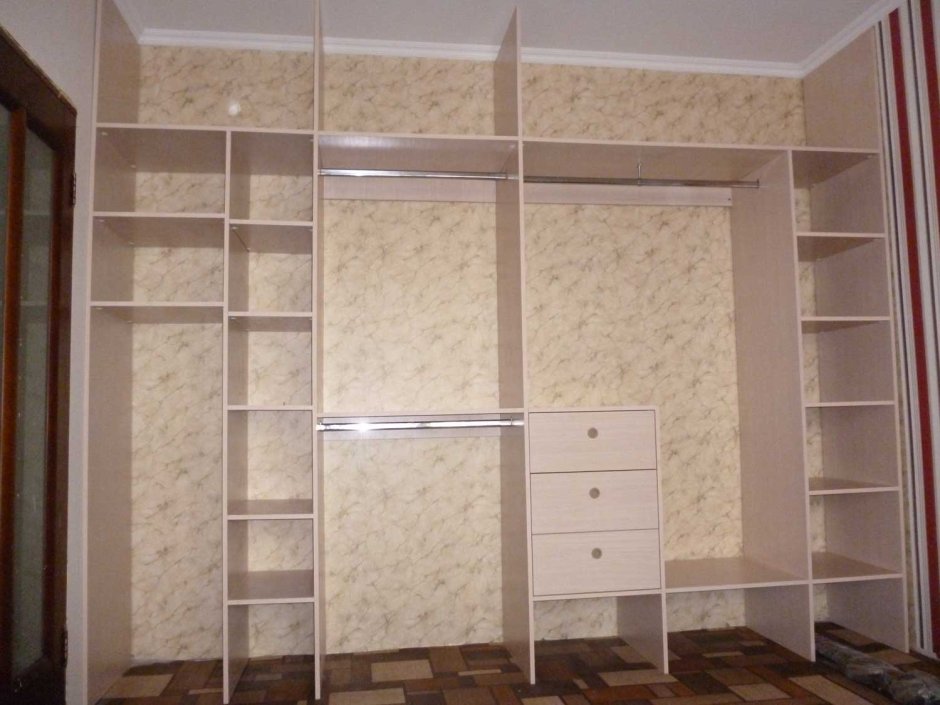 Шкаф купе с нишей под телевизор в спальню