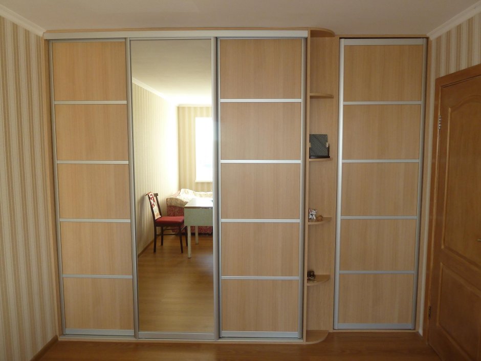Шкаф купе во всю стену