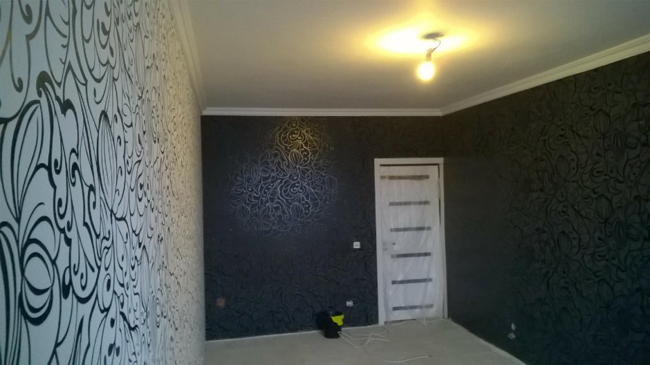 Оклеенная обоями комната 17 кв