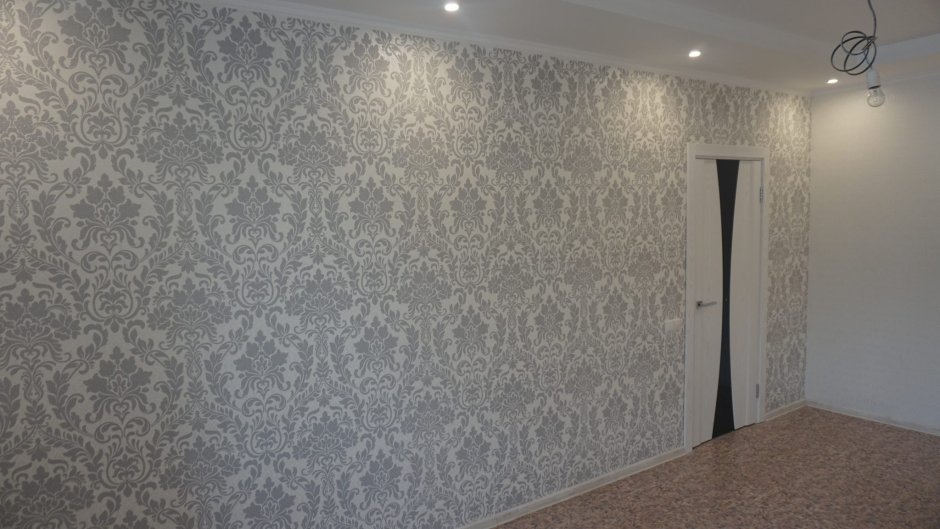 Поклейка обоев до и после