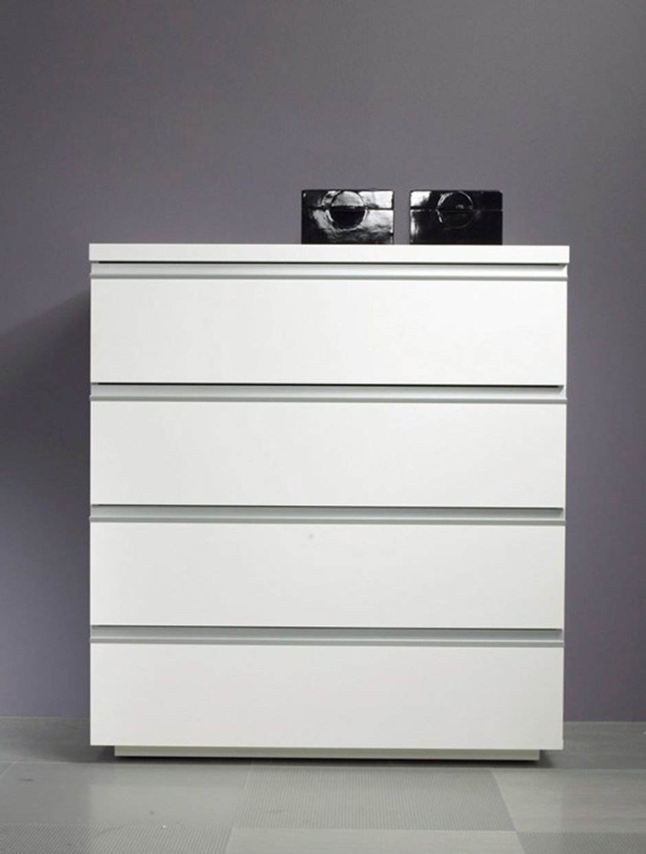 Комод с вырезанными ручками