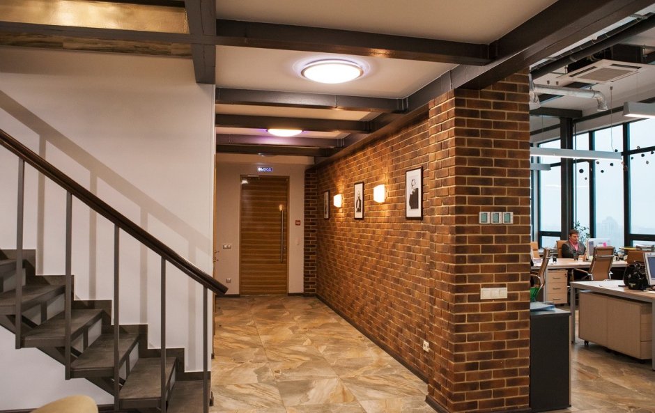 Кирпичный декор фасада