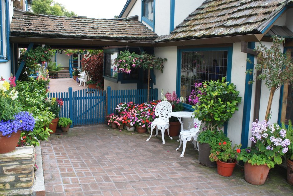 Красивый деревенский дворик