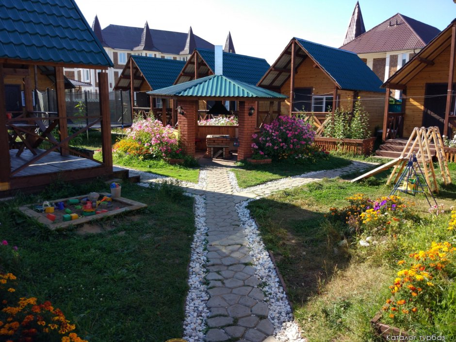 Уютный дворик Горячинск