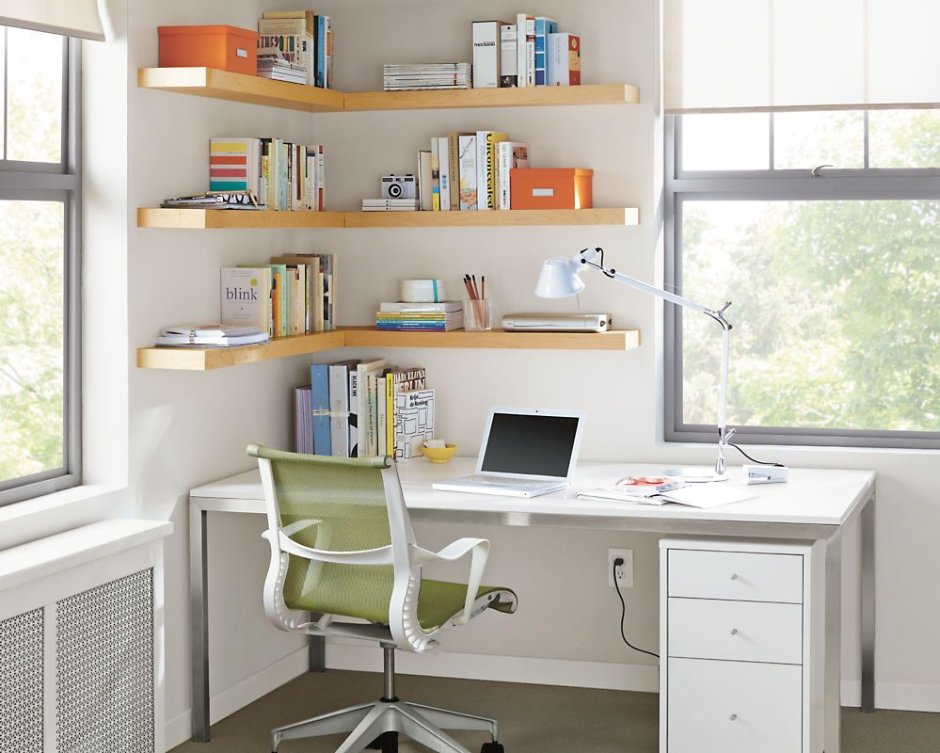 Стол в детскую комнату для школьника