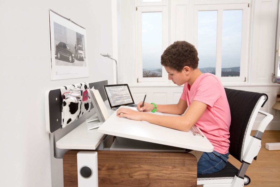 Освещение над письменным столом в детской