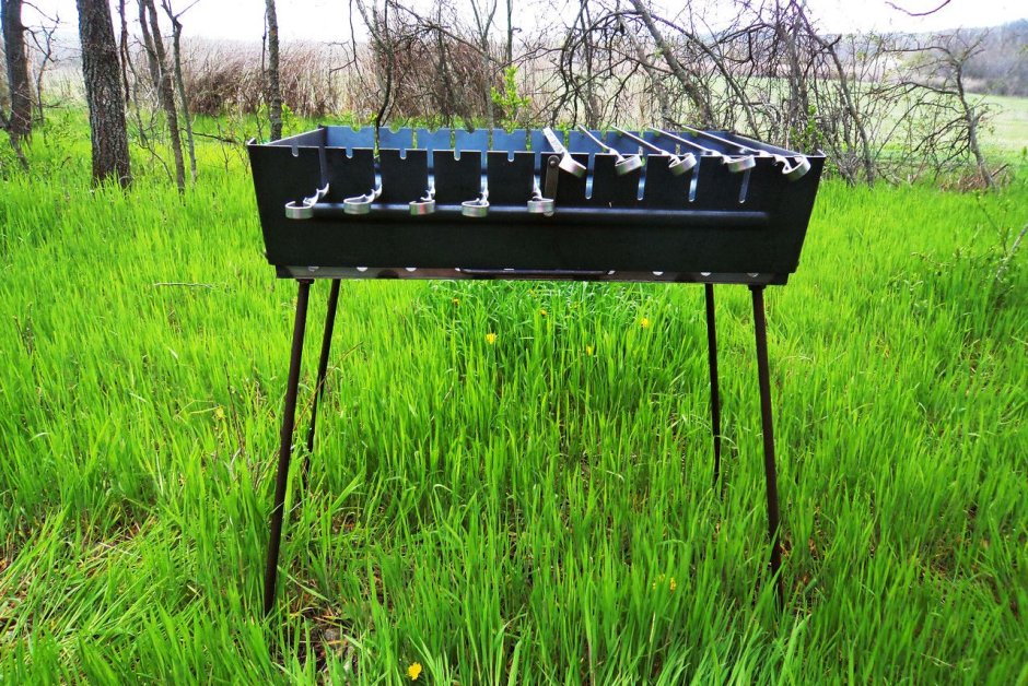 Мангал с регулируемой решеткой