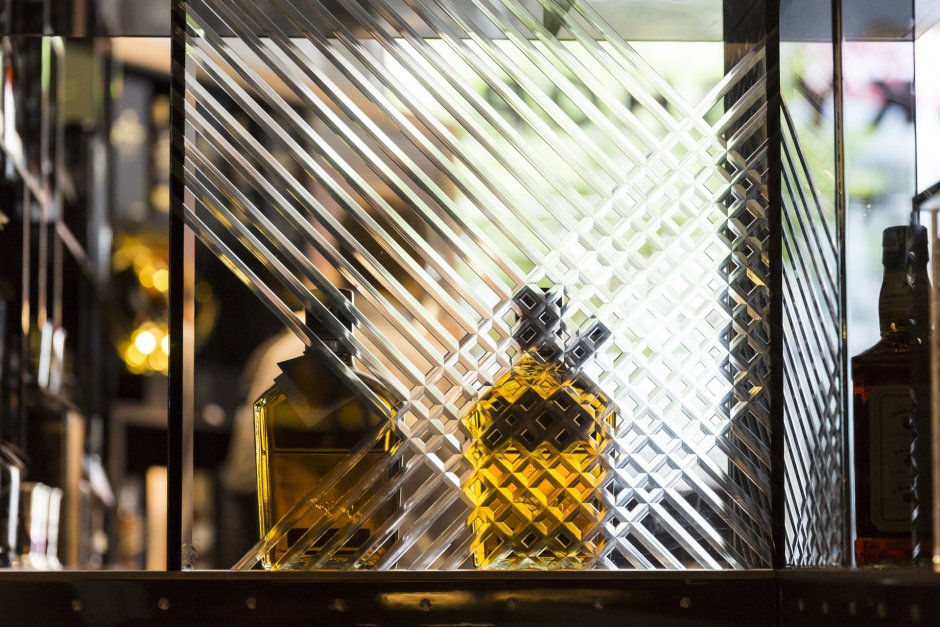 Стеклянный бар