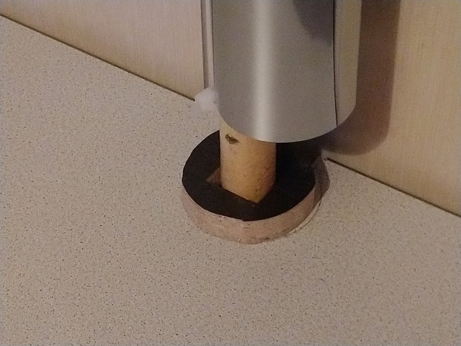 Вырез столешницы под трубу