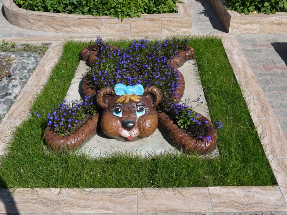 Клумба из колес лягушка