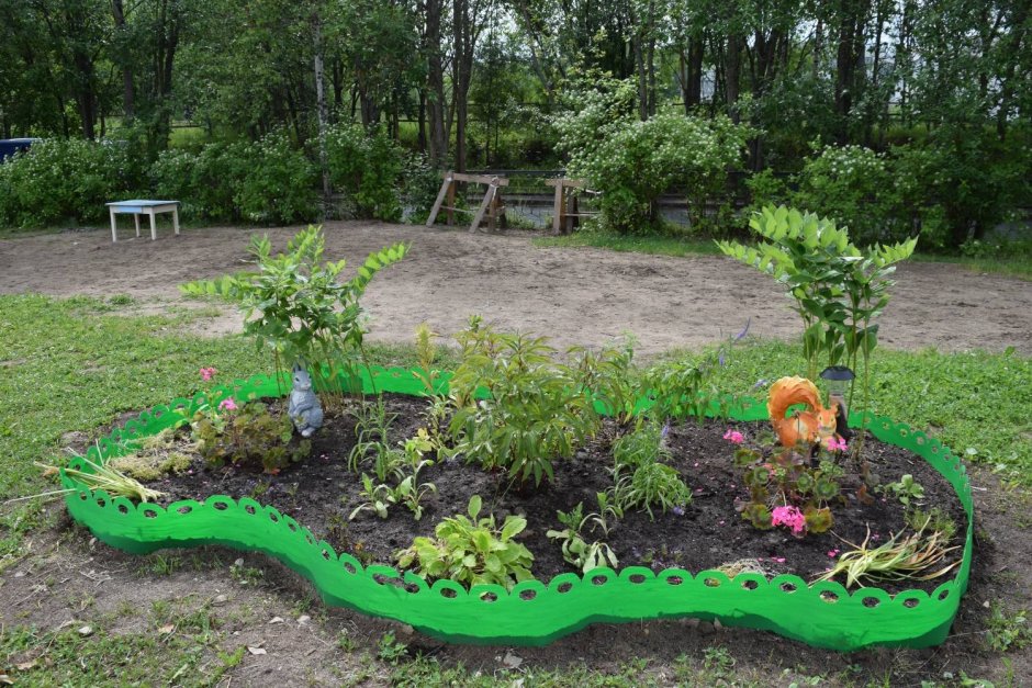 Клумбы в детском саду