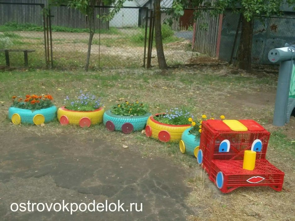 Клумбы с фигурками для сада