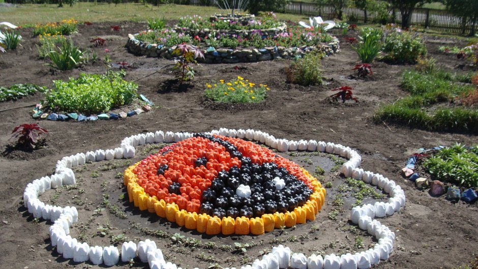 Необычные клумбы в детском саду