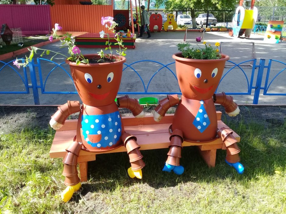 Украшение территории сада