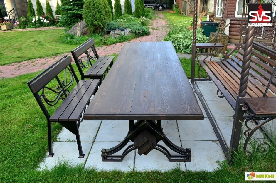 Уличные столы из металла