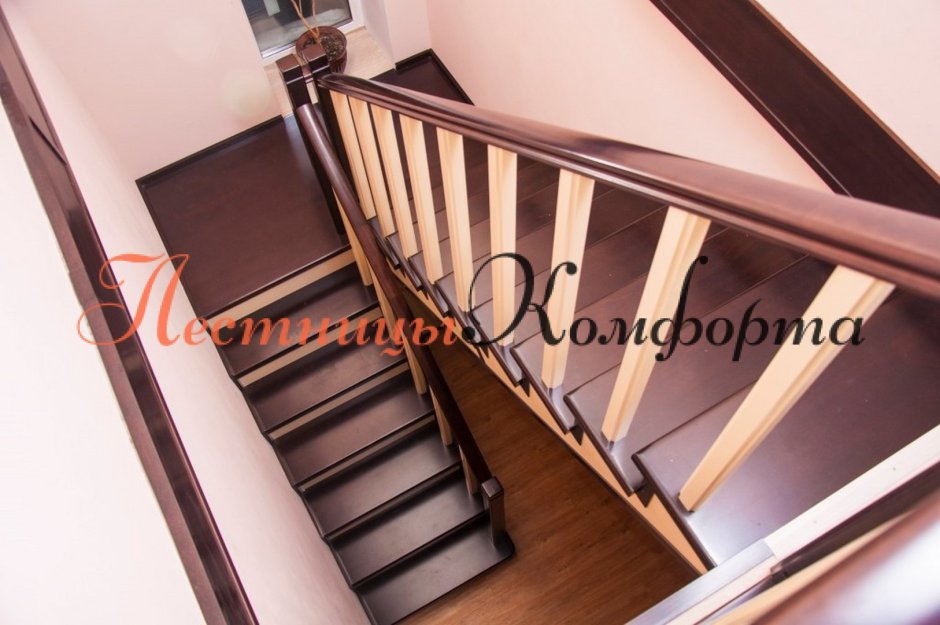 Лестница двухмаршевая п образная металлокаркас