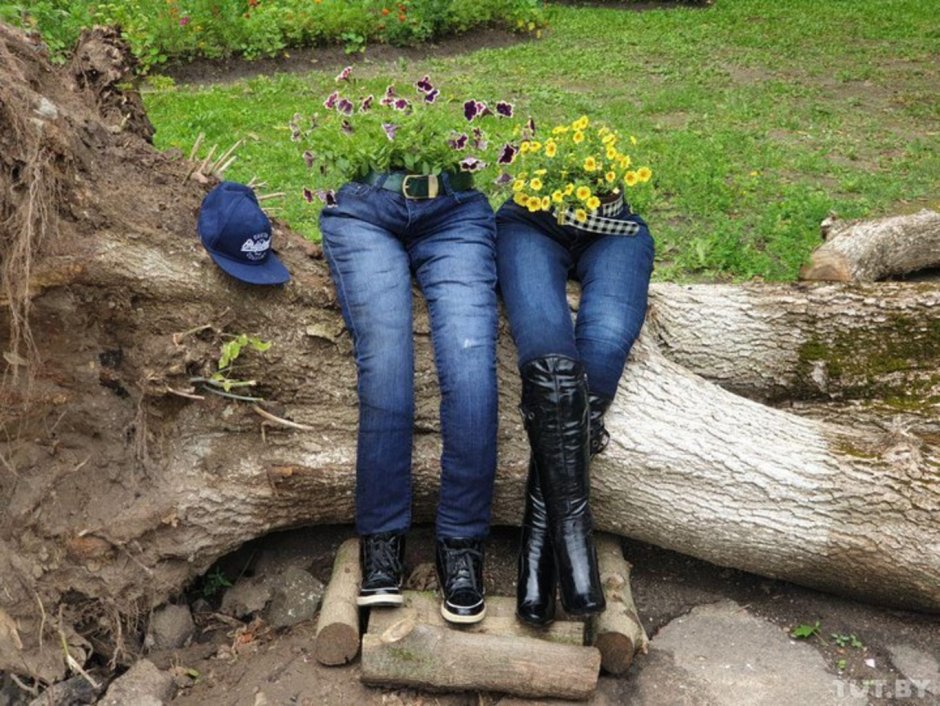 Клумба из джинс