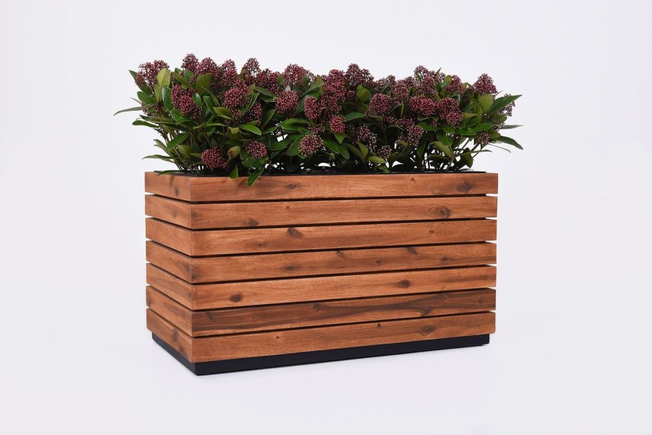 Длинное деревянное кашпо