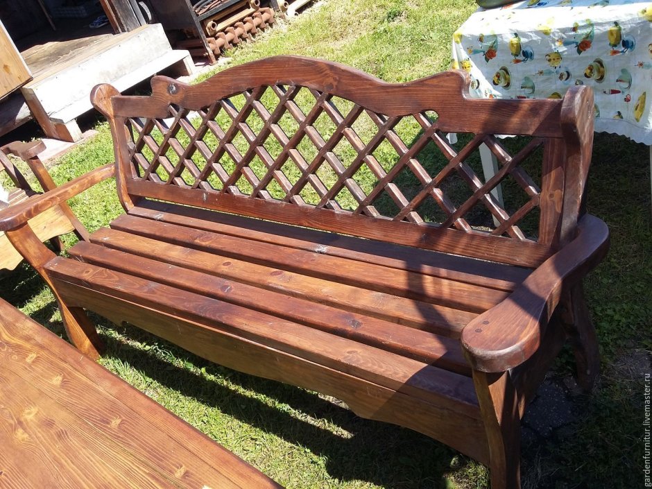 Скамейка из веток
