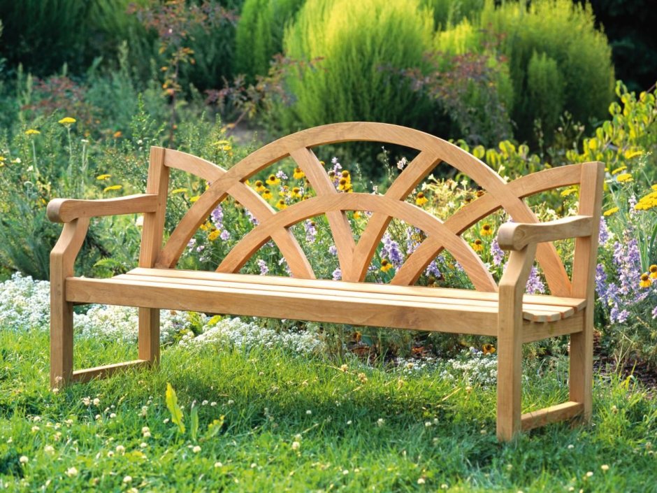 Раскрашенные скамейки