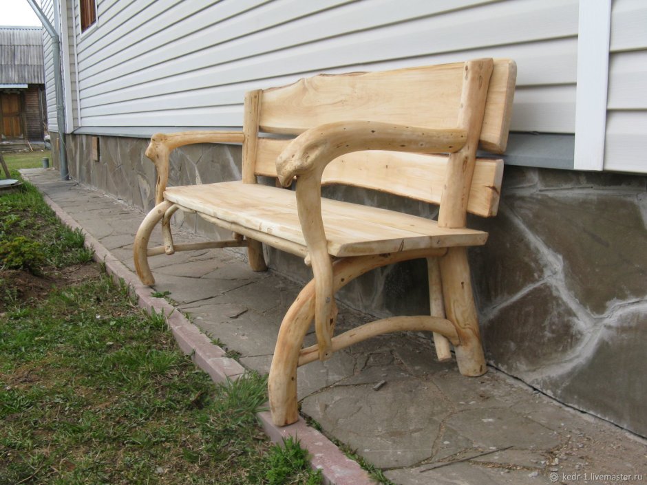 Резная скамейка савинснейм