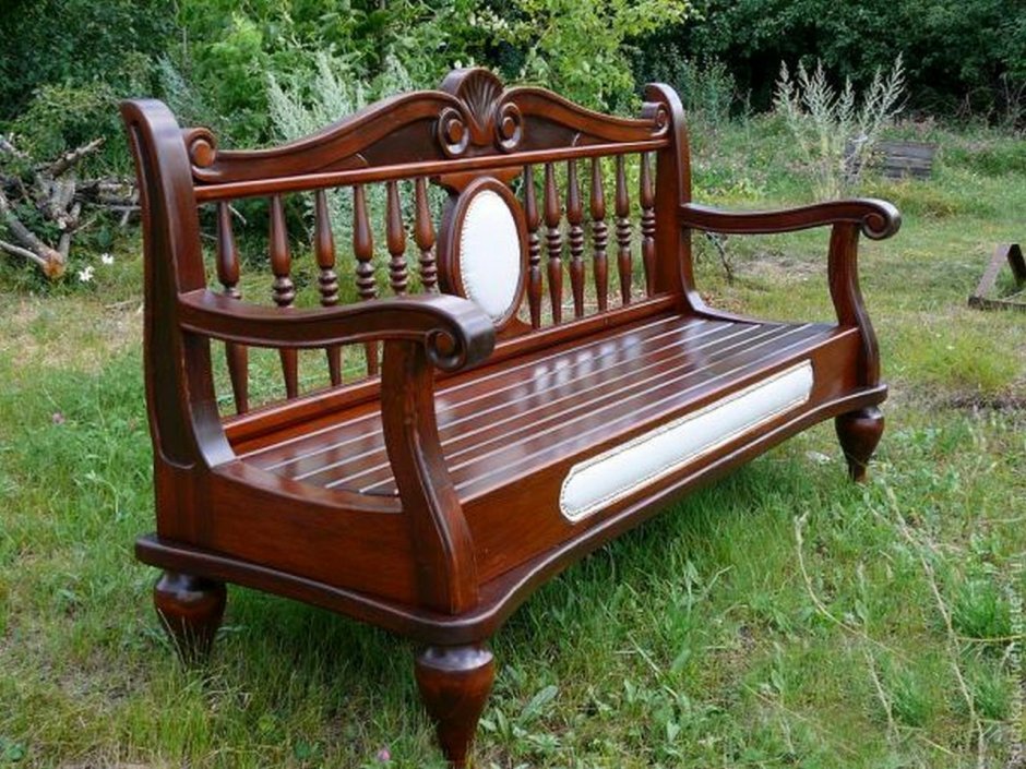 Деревянная скамейка, белая