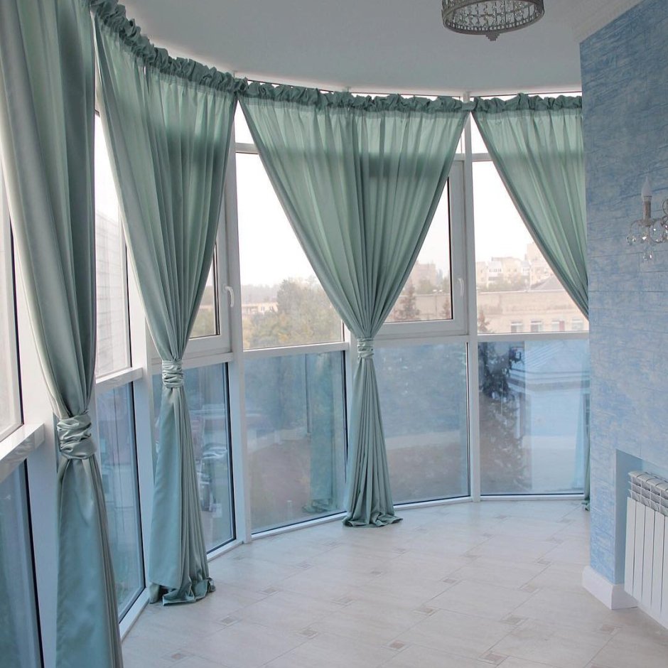 Декор балконного окна