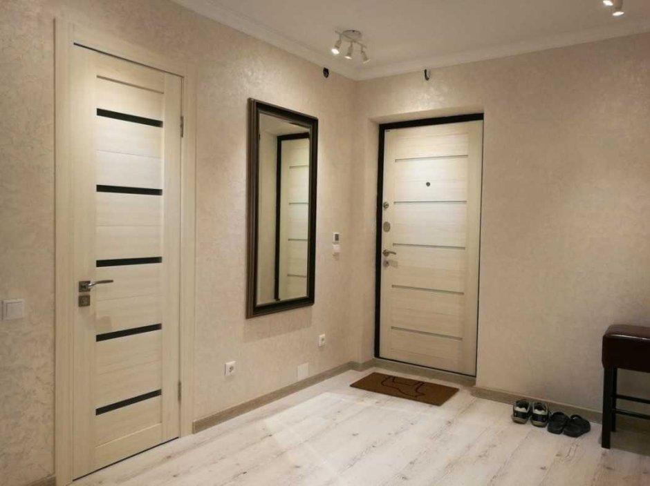 Белые двери в интерьере