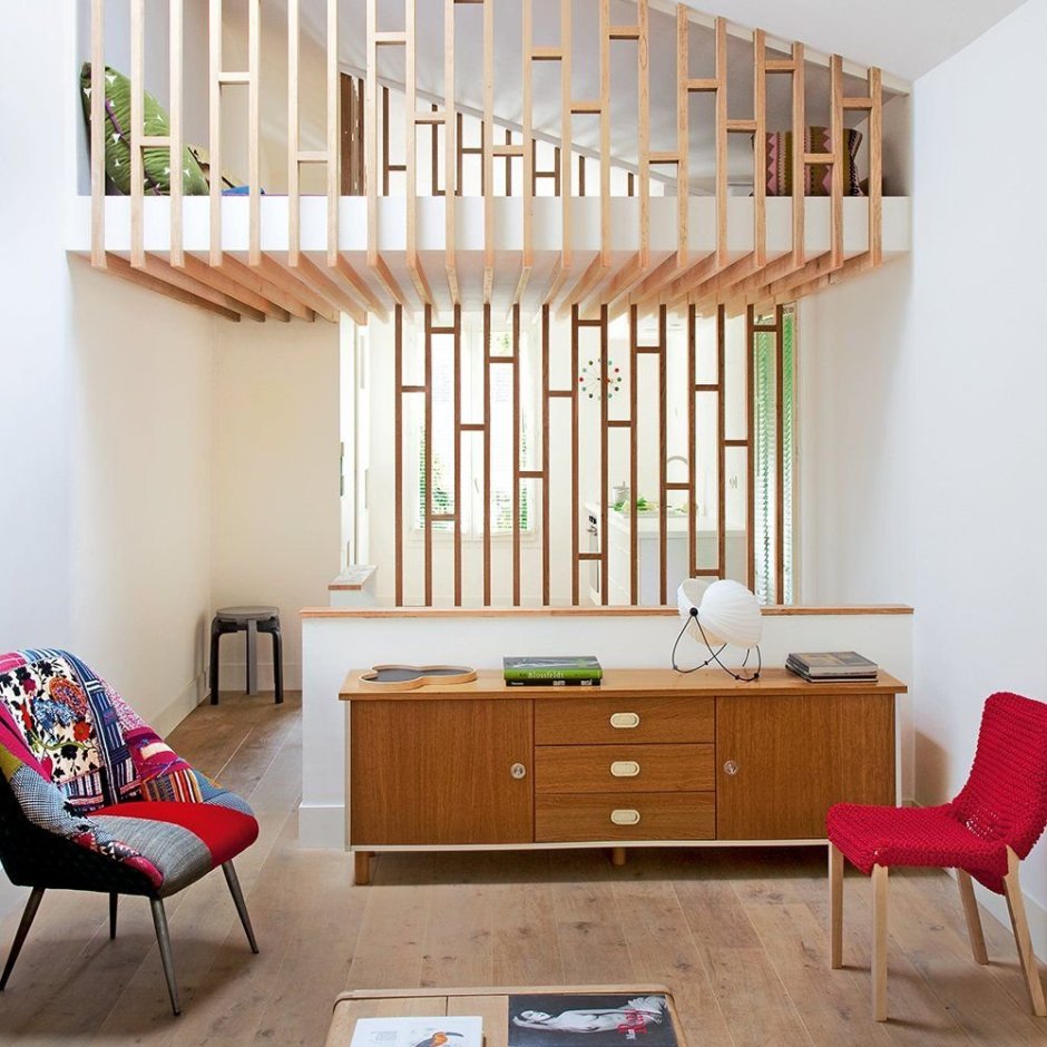 Реечные перегородки для зонирования лестницы