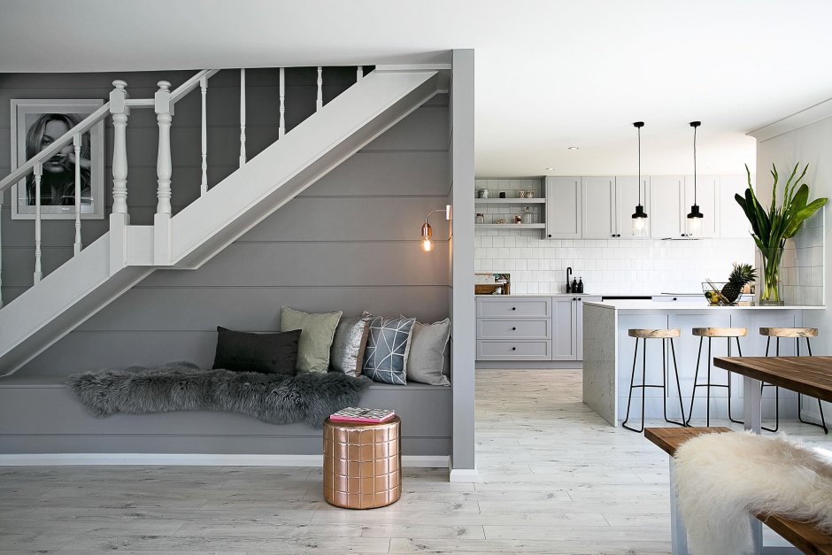 Организация пространства под лестницей