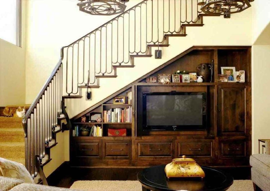 Интерьеры гостиных с лестницами