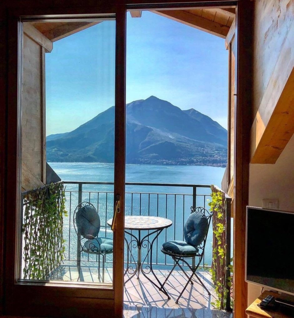 Терраса с видом на озеро