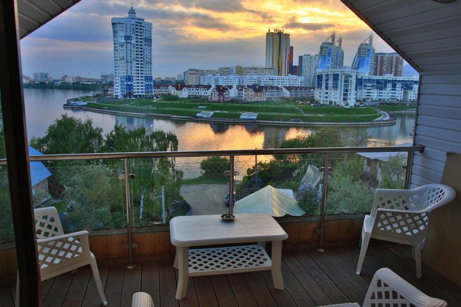 Красивый вид из панорамного окна