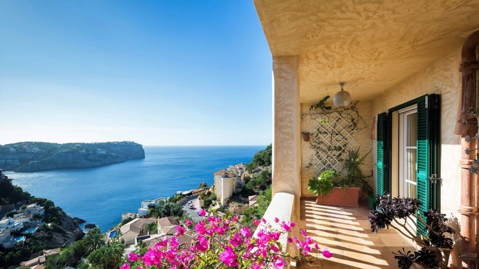 Завтрак на террасе у моря