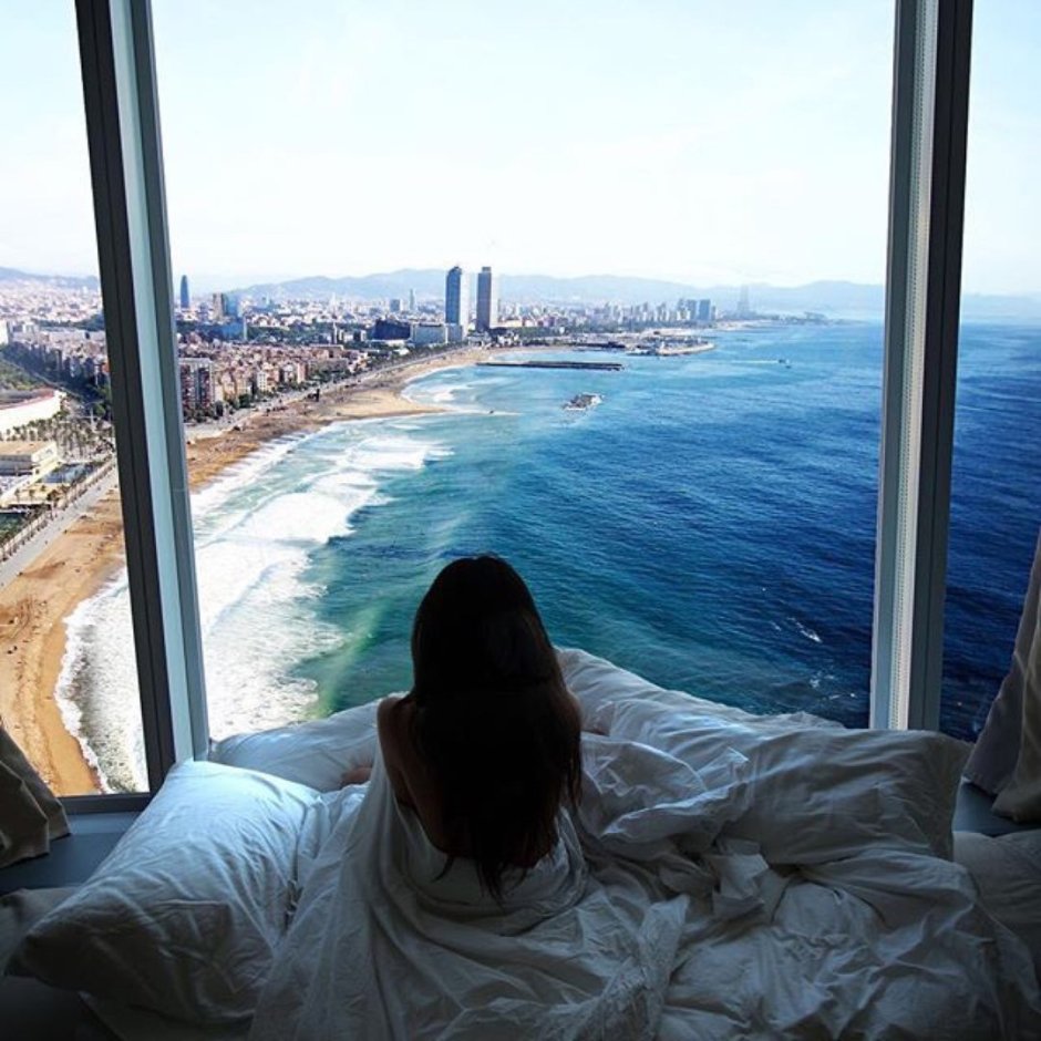 Окно с видом на рассвет