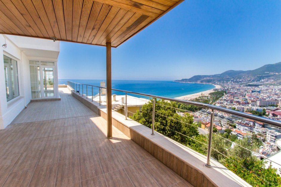 Вид из окна на реку