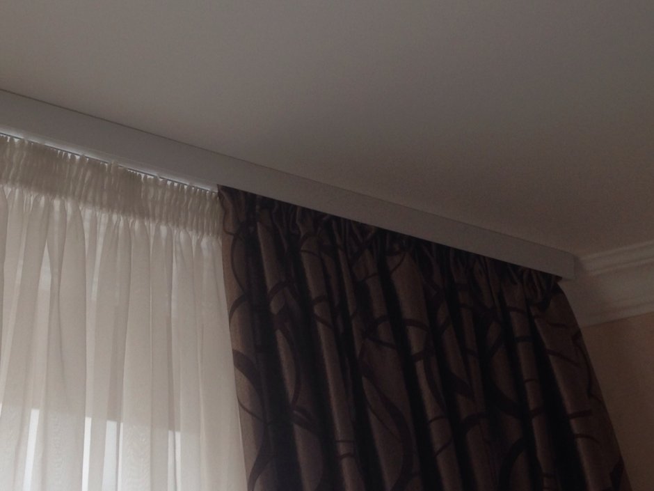 Потолочный карниз для штор золотистый