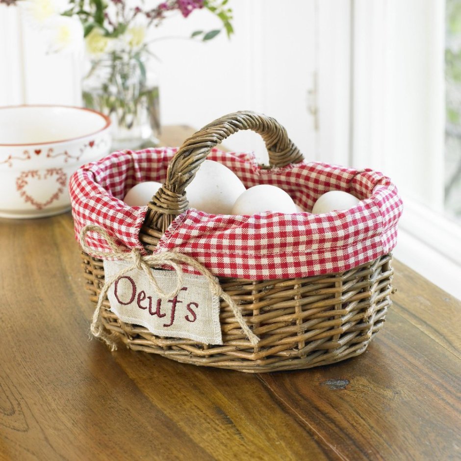 Корзины плетеные из бумажных трубочек