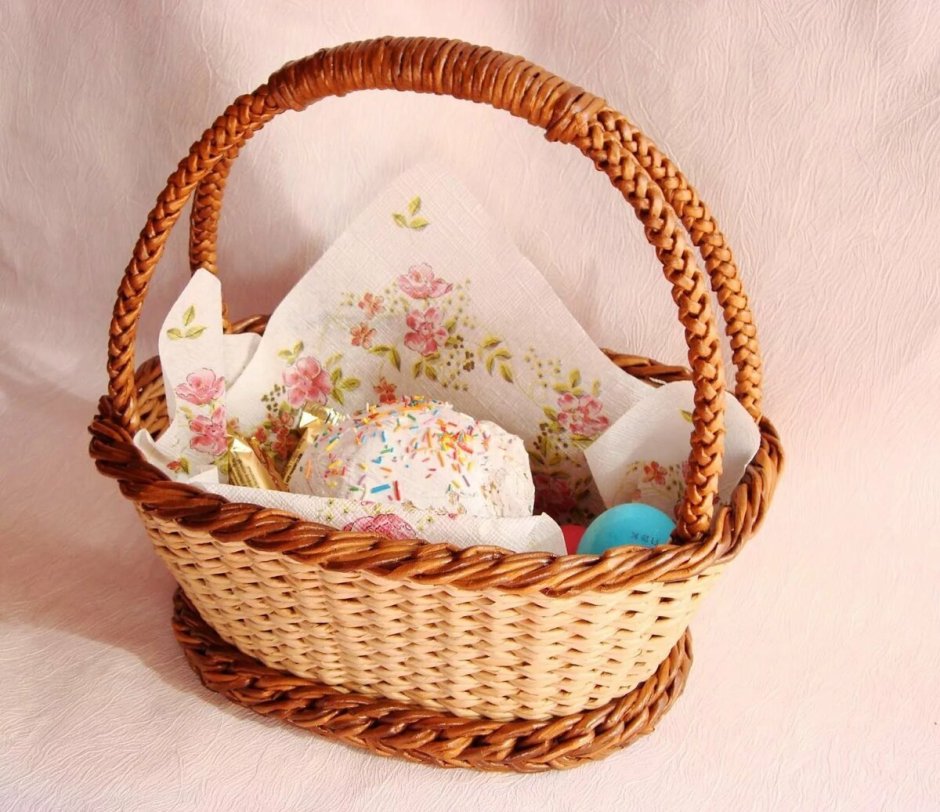 Корзина для фруктов из газетных трубочек