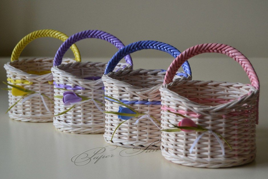 Плетеная корзина из соломы с крышкой